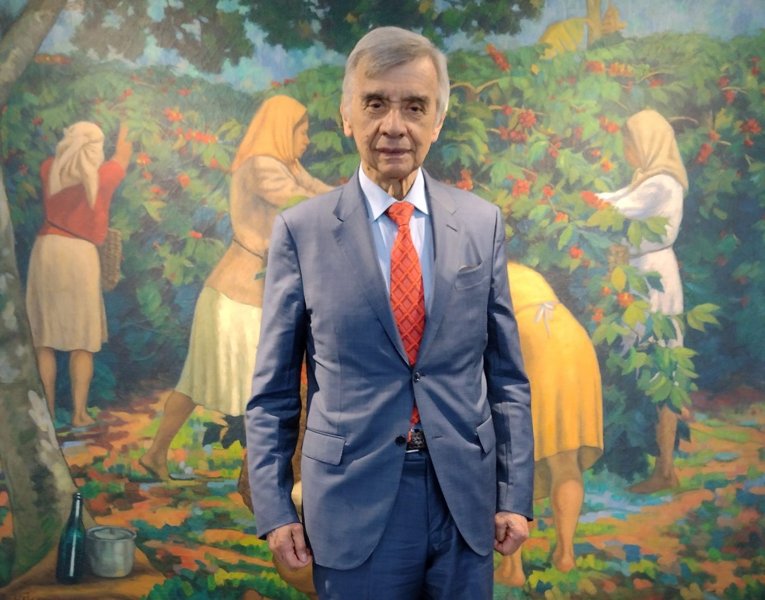 hombre con traje
